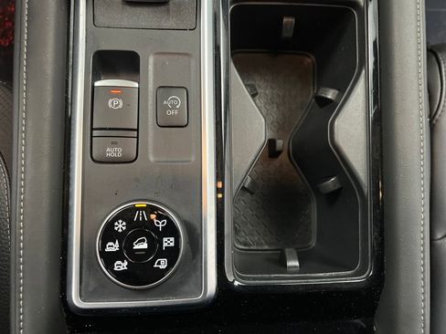 Used 2025 Nissan Pathfinder SL image 48