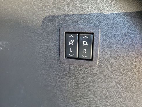 Used 2021 Buick Enclave Avenir w/ Avenir Technology Package AWD/4WD image 11