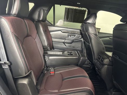 Used 2025 Honda Pilot Black Edition image 27