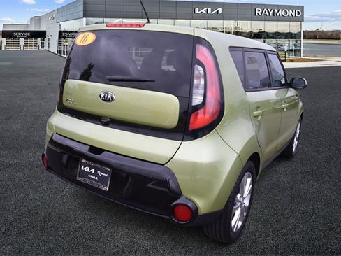 Used 2016 Kia Soul + image 3