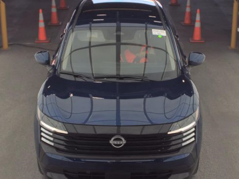 Used 2025 Nissan Kicks SV FWD image 3