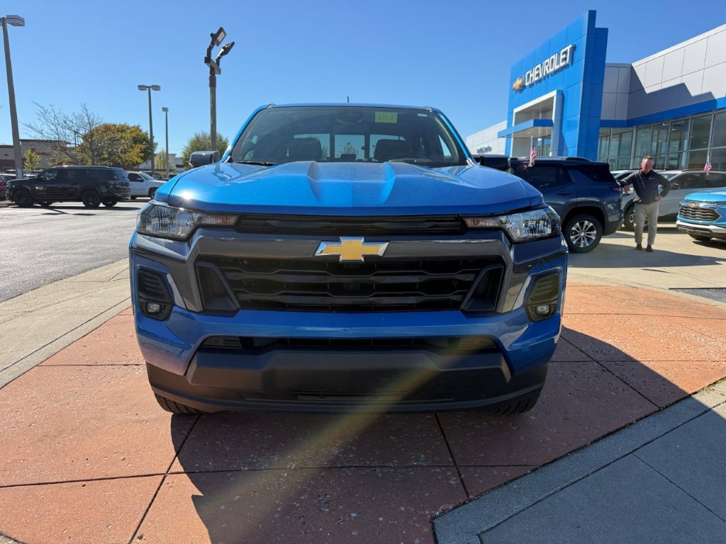 Used 2023 Chevrolet Colorado LT w/ LT Convenience Package RWD image 2