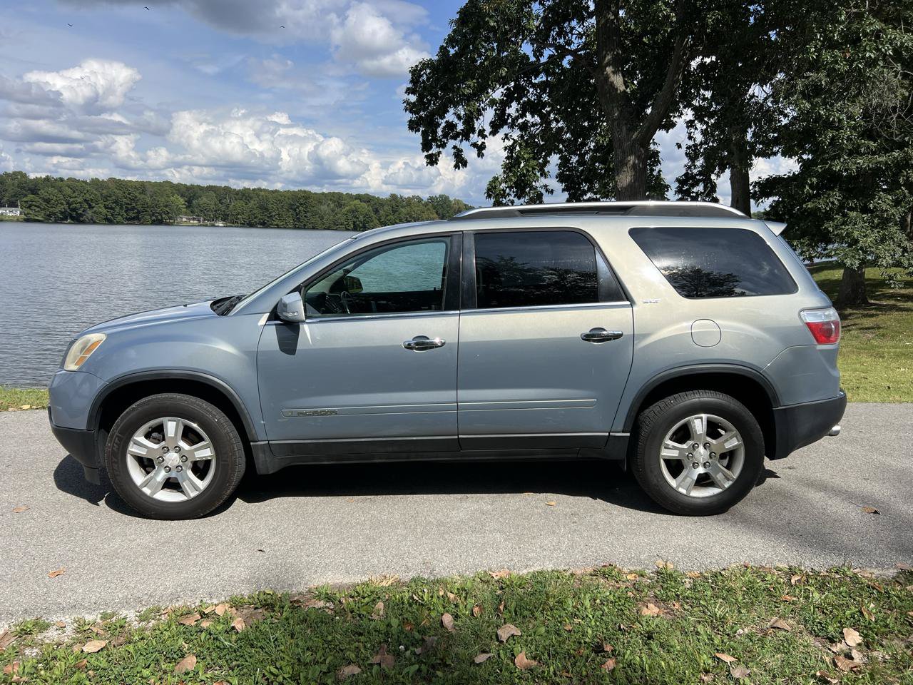 Used 2008 GMC Acadia SLT w/ Convenience Package FWD image 1