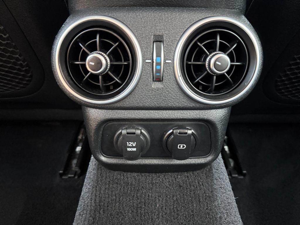 Used 2018 Kia Stinger AWD/4WD image 31