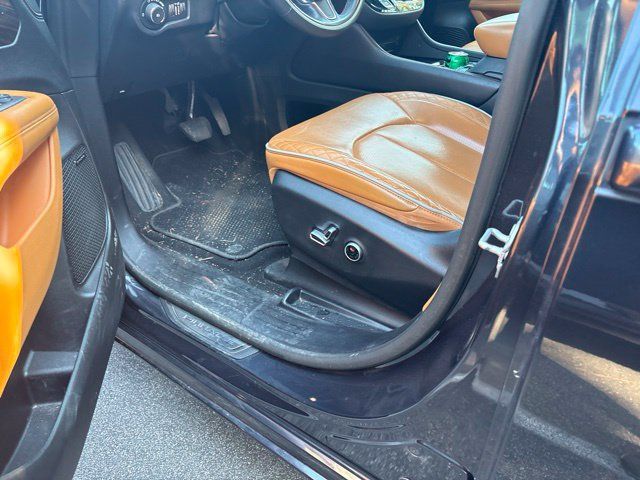 Used 2021 Chrysler Pacifica Pinnacle FWD image 5