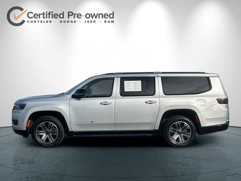 Used 2023 Jeep Wagoneer L 4WD w/ Premium Group I image 7