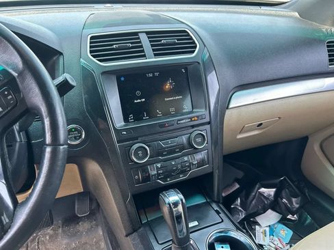 Used 2017 Ford Explorer XLT w/ Equipment Group 202A AWD/4WD image 7