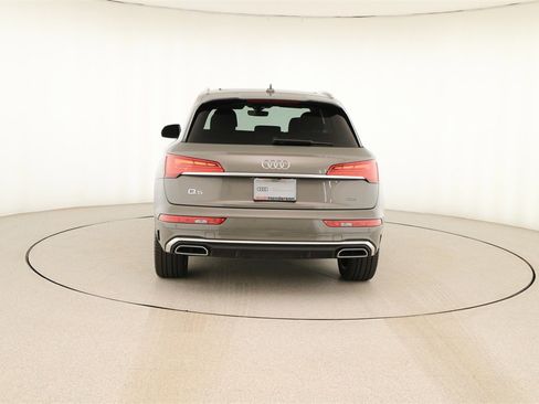 Used 2024 Audi Q5 e Premium w/ Convenience Package image 5