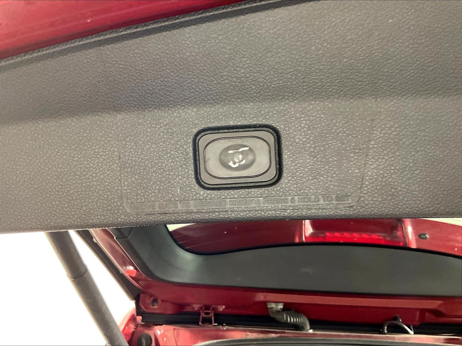 Used 2018 Ford Explorer XLT w/ Equipment Group 202A AWD/4WD image 38