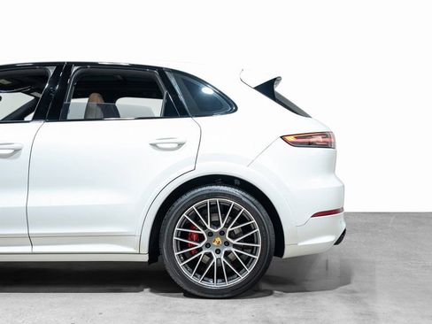 Used 2022 Porsche Cayenne GTS AWD/4WD image 26