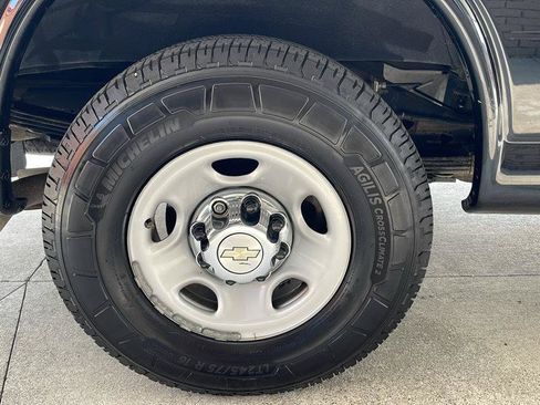 Used 2021 Chevrolet Express 3500 LT w/ LT Preferred Equipment Group RWD image 19