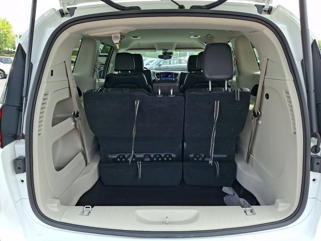 Certified 2023 Chrysler Pacifica Touring-L FWD image 33