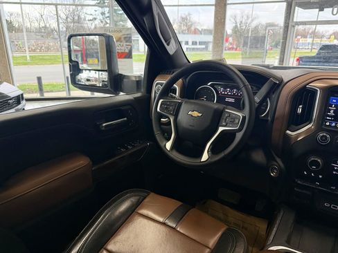 Used 2022 Chevrolet Silverado 2500 High Country AWD/4WD image 45