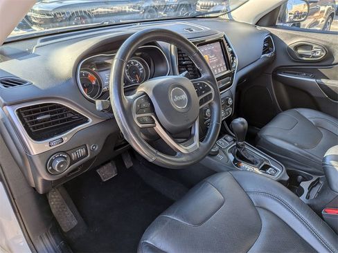 Used 2020 Jeep Cherokee Limited image 12