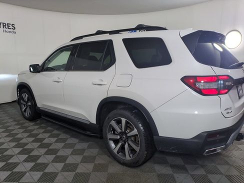 Certified 2025 Honda Pilot Elite image 4