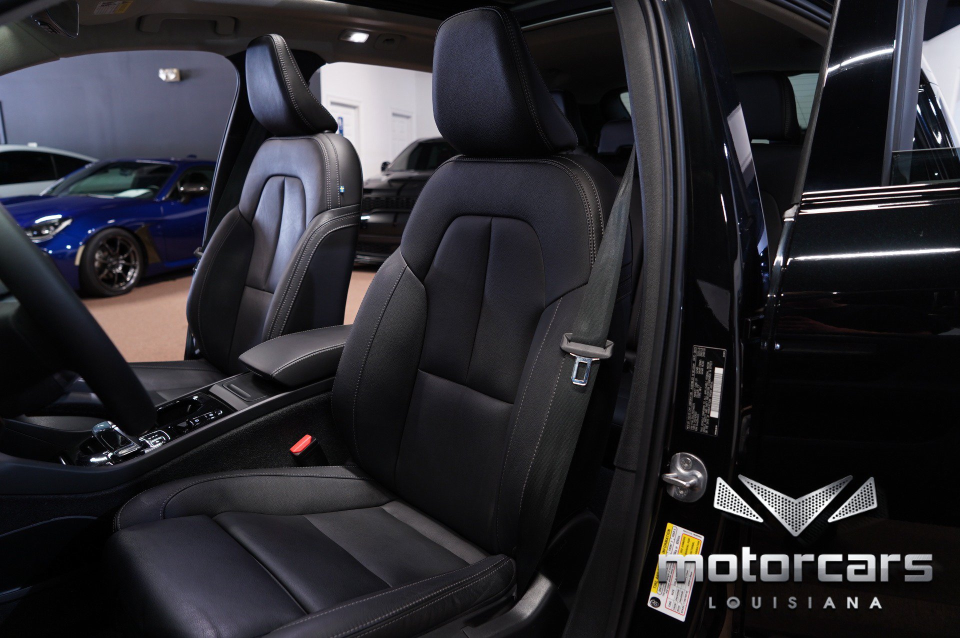 Used 2024 Volvo XC40 B5 Plus w/ Protection Package Premier AWD/4WD image 27