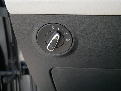 Certified 2025 Volkswagen Taos SEL AWD/4WD image 27