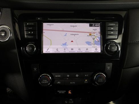 Used 2019 Nissan Rogue SV w/ Premium Package image 6