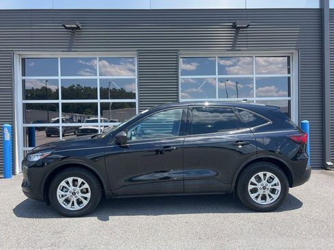 Used 2025 Ford Escape Active AWD/4WD image 2