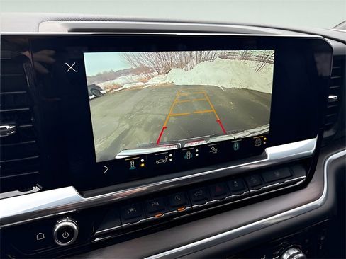 Used 2022 GMC Sierra 1500 SLT w/ SLT Convenience Package image 32