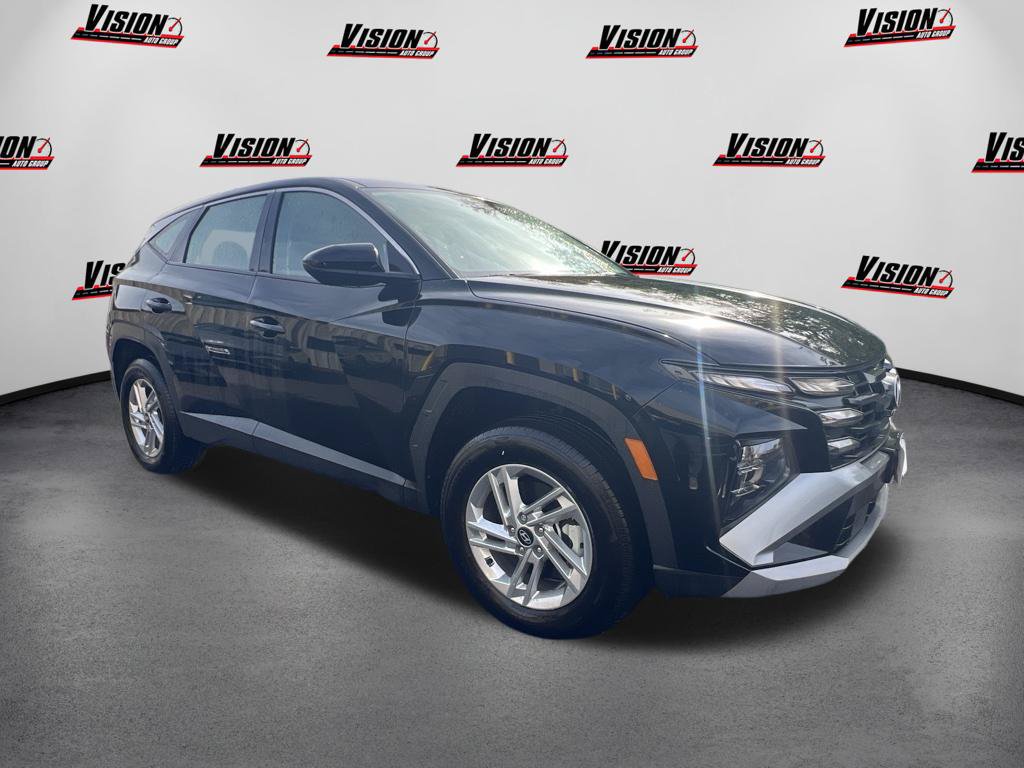 Used 2025 Hyundai Tucson SE AWD/4WD image 2