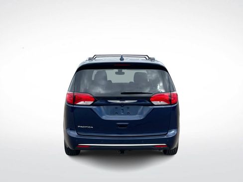 Used 2018 Chrysler Pacifica Touring-L Plus FWD image 7