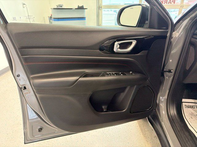 Used 2023 Jeep Compass Trailhawk w/ Trailhawk Convenience Group AWD/4WD image 38