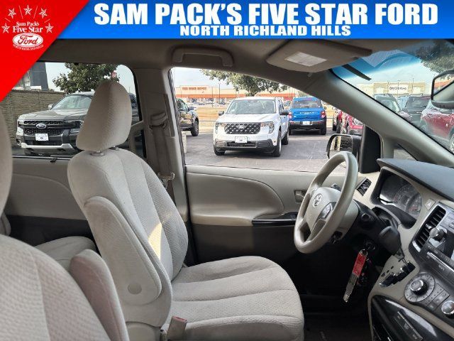 Used 2012 Toyota Sienna LE FWD image 18