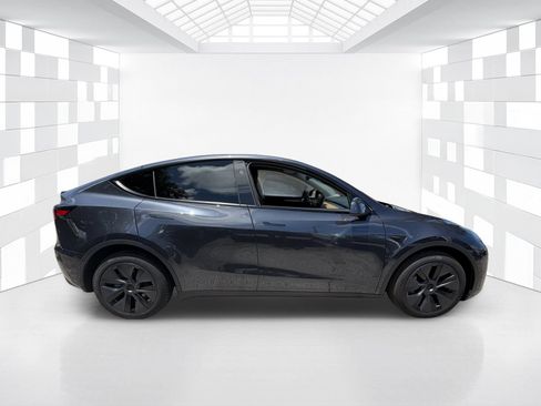 Used 2025 Tesla Model Y Long Range AWD/4WD image 8