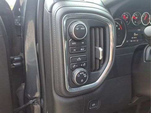 Used 2022 Chevrolet Silverado 1500 LT AWD/4WD image 17