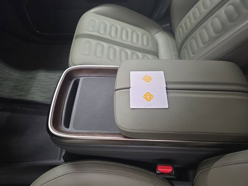 Used 2024 Rivian R1S Adventure image 31