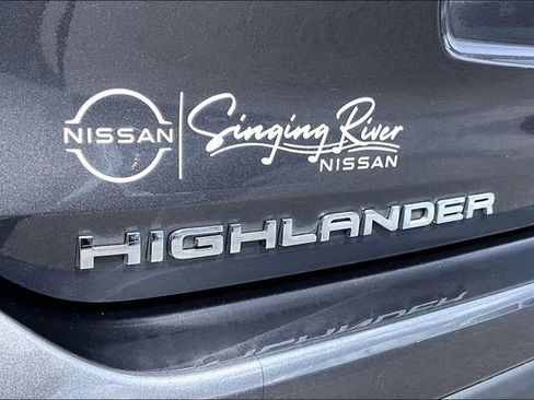 Used 2024 Toyota Highlander XLE FWD image 26