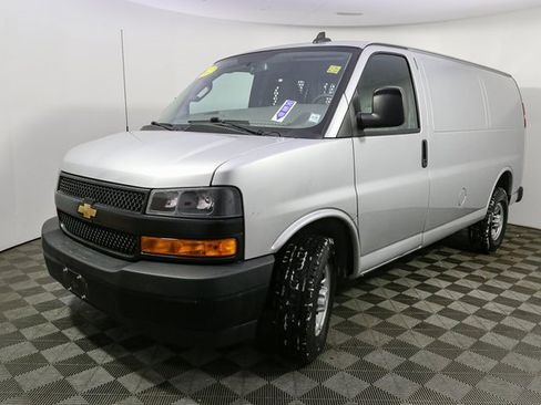Used 2022 Chevrolet Express 2500 image 5