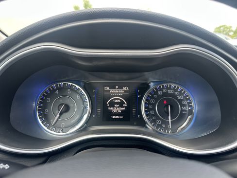 Used 2015 Chrysler 200 Limited w/ Convenience Group FWD image 24