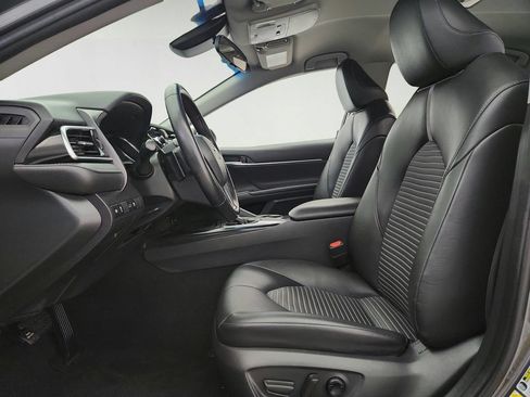 Used 2018 Toyota Camry SE FWD image 11