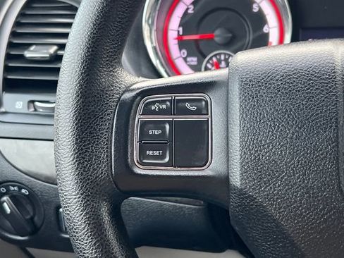 Used 2018 Dodge Grand Caravan SE w/ UConnect Hands-Free Group image 26
