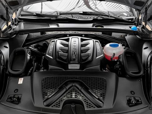 Used 2016 Porsche Macan Turbo image 46