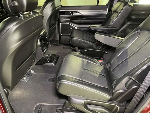 Used 2024 Jeep Wagoneer Series II image 19