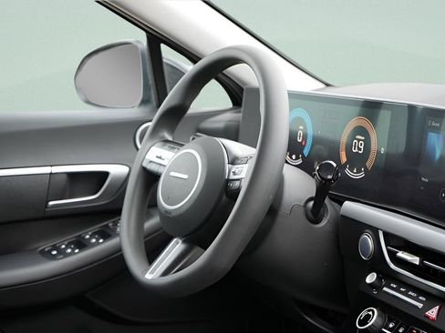 Certified 2025 Hyundai Sonata SE FWD image 12