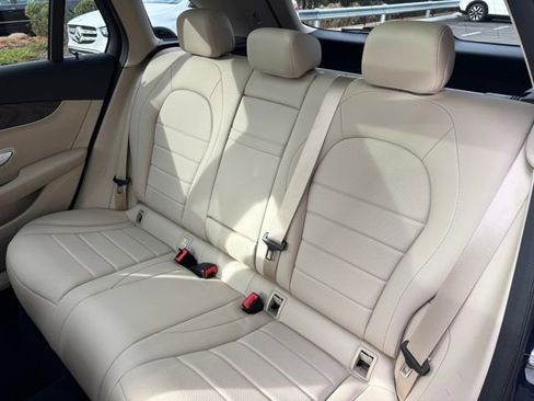 Used 2019 Mercedes-Benz GLC 300 4MATIC image 24