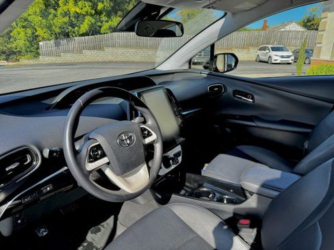 Used 2018 Toyota Prius Prime Premium image 5