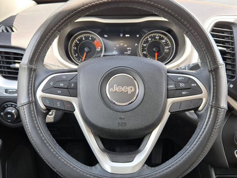 Used 2017 Jeep Cherokee Limited w/ Luxury Group AWD/4WD image 20