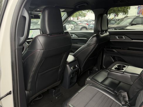 Used 2025 Ford Explorer ST-Line w/ ST-Line Street Pack AWD/4WD image 14