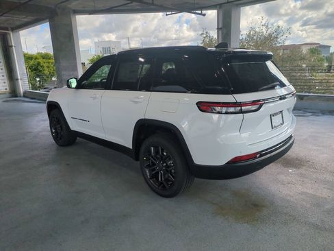 New 2025 Jeep Grand Cherokee Limited w/ Trailer Tow Package image 7