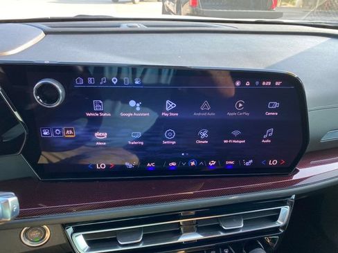 Used 2024 Chevrolet Traverse Z71 AWD/4WD image 19