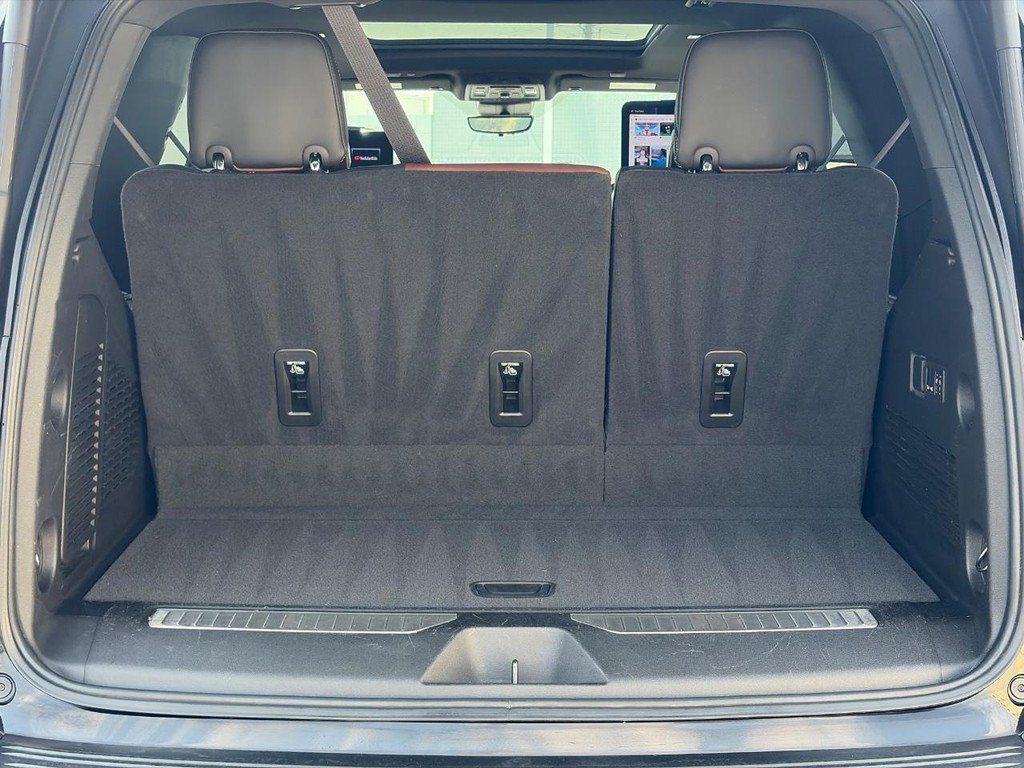 Used 2024 GMC Yukon Denali Ultimate AWD/4WD image 8