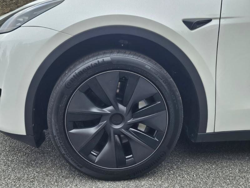 Used 2025 Tesla Model Y Long Range AWD/4WD image 19
