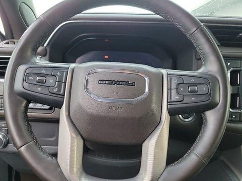 Used 2023 GMC Yukon XL Denali AWD/4WD image 8