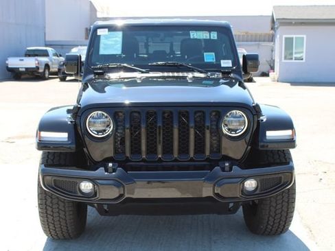 Used 2022 Jeep Gladiator Overland AWD/4WD image 2