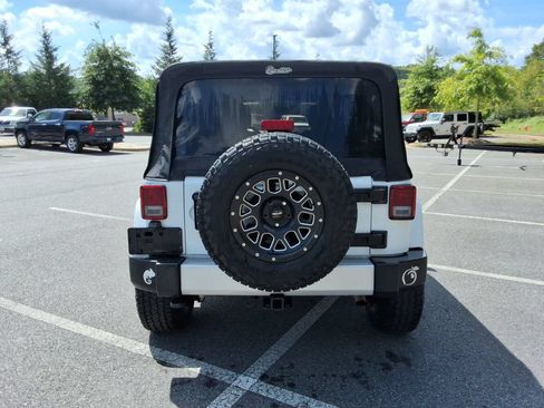 Used 2014 Jeep Wrangler Unlimited Sahara w/ Connectivity Group AWD/4WD image 6